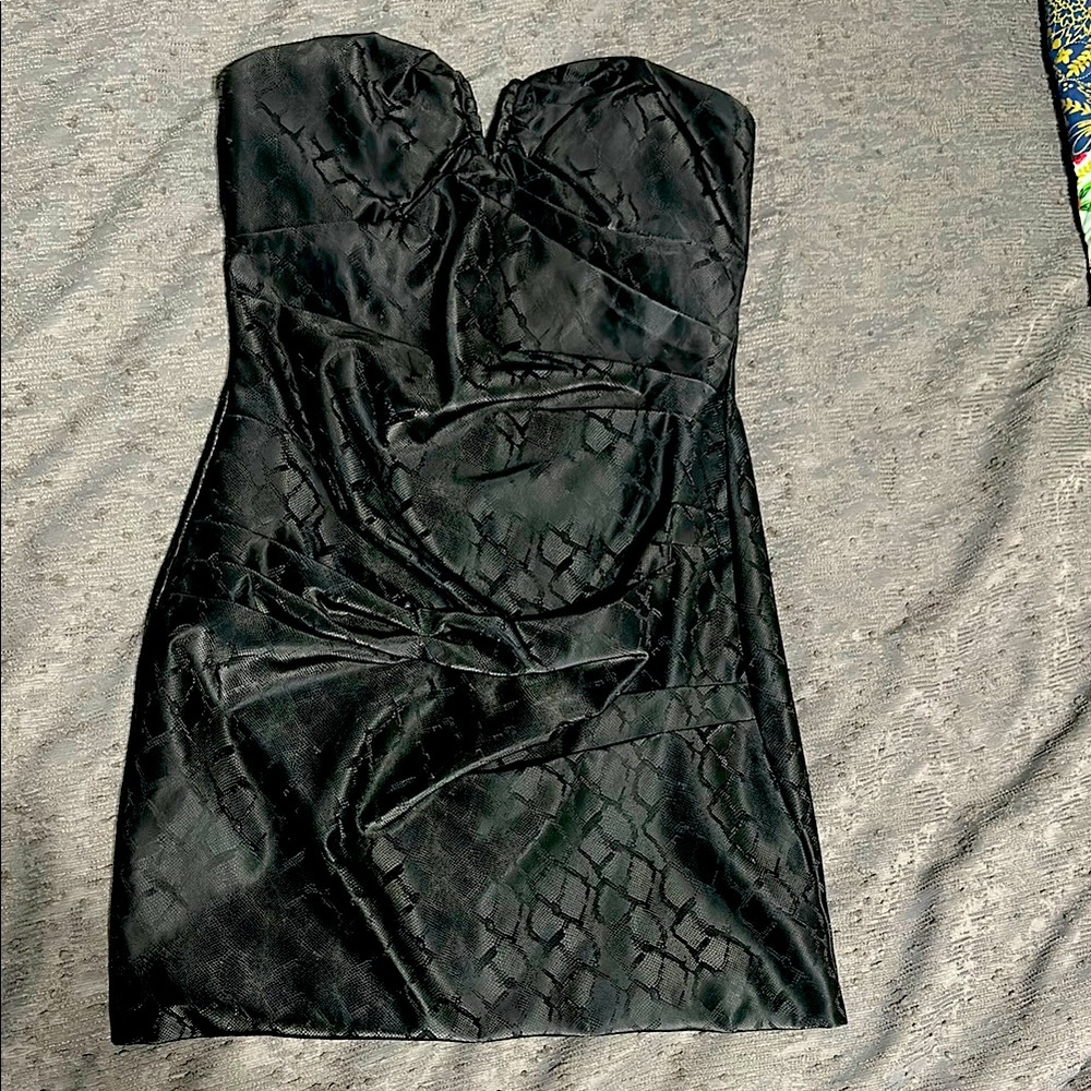 DO+BE  Black Strapless Dress (size M)